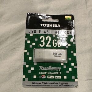 Toshiba White USB Flash Memory 32GB